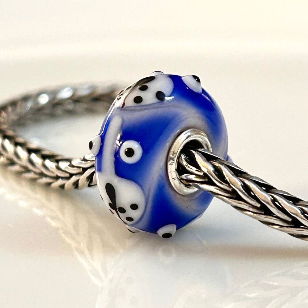 TROLLBEADS Rare Dog Armadillo Unique LAA 925S Blue White Black NEW Condition